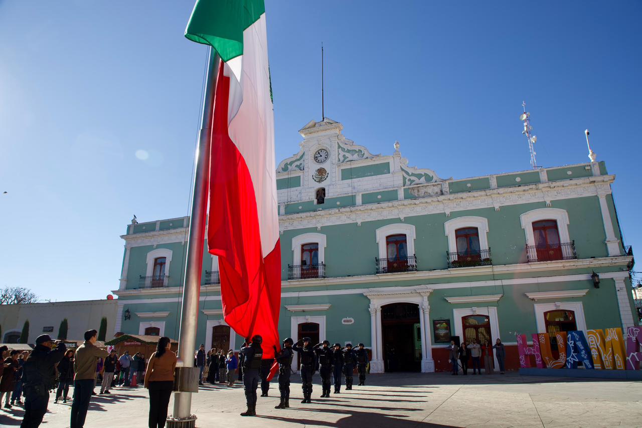 Huamantla conmemora el natalicio de Benito Juárez con homenaje cívico